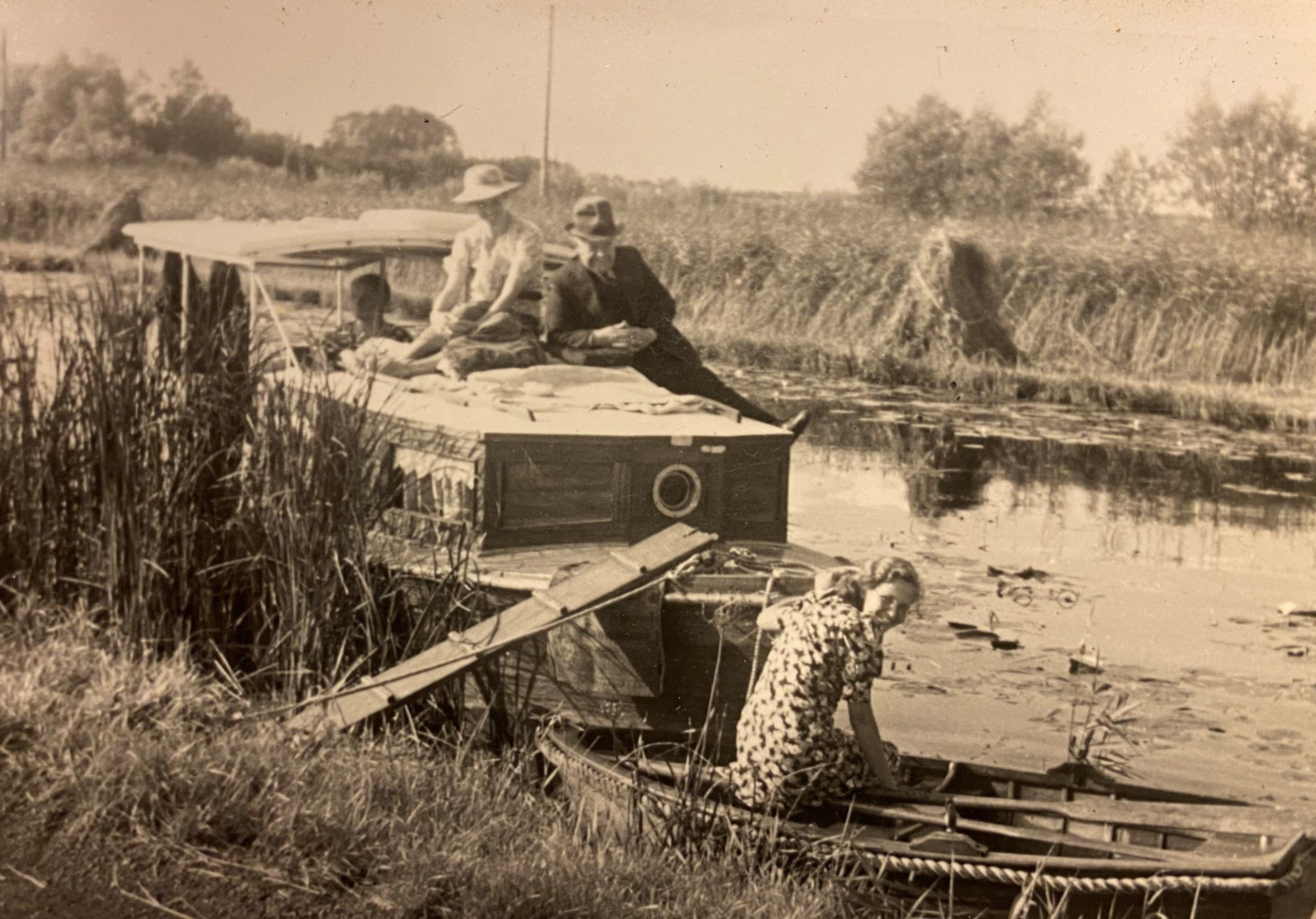 Tricomari met Cornelis Rol op het dak (1942).